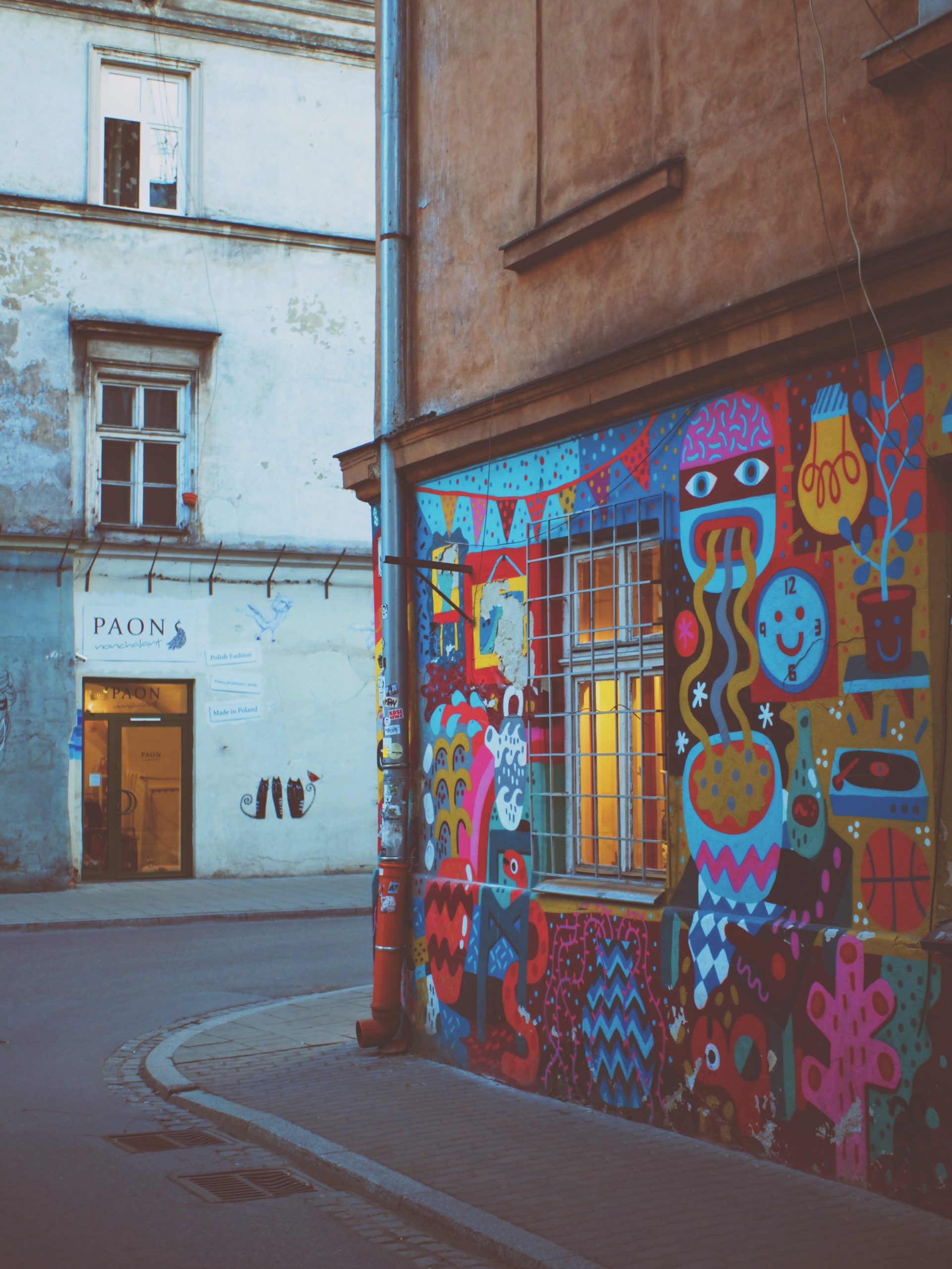 Guide ultime pour choisir et installer un crochet mural à la perfection